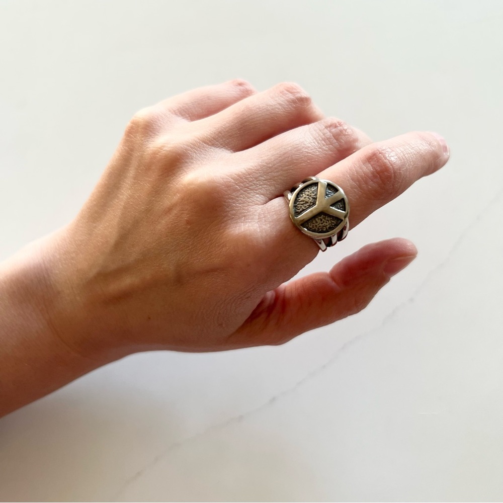 Silpada Silver Peace Symbol Ring with Architectural Design - Picture 10 of 11
